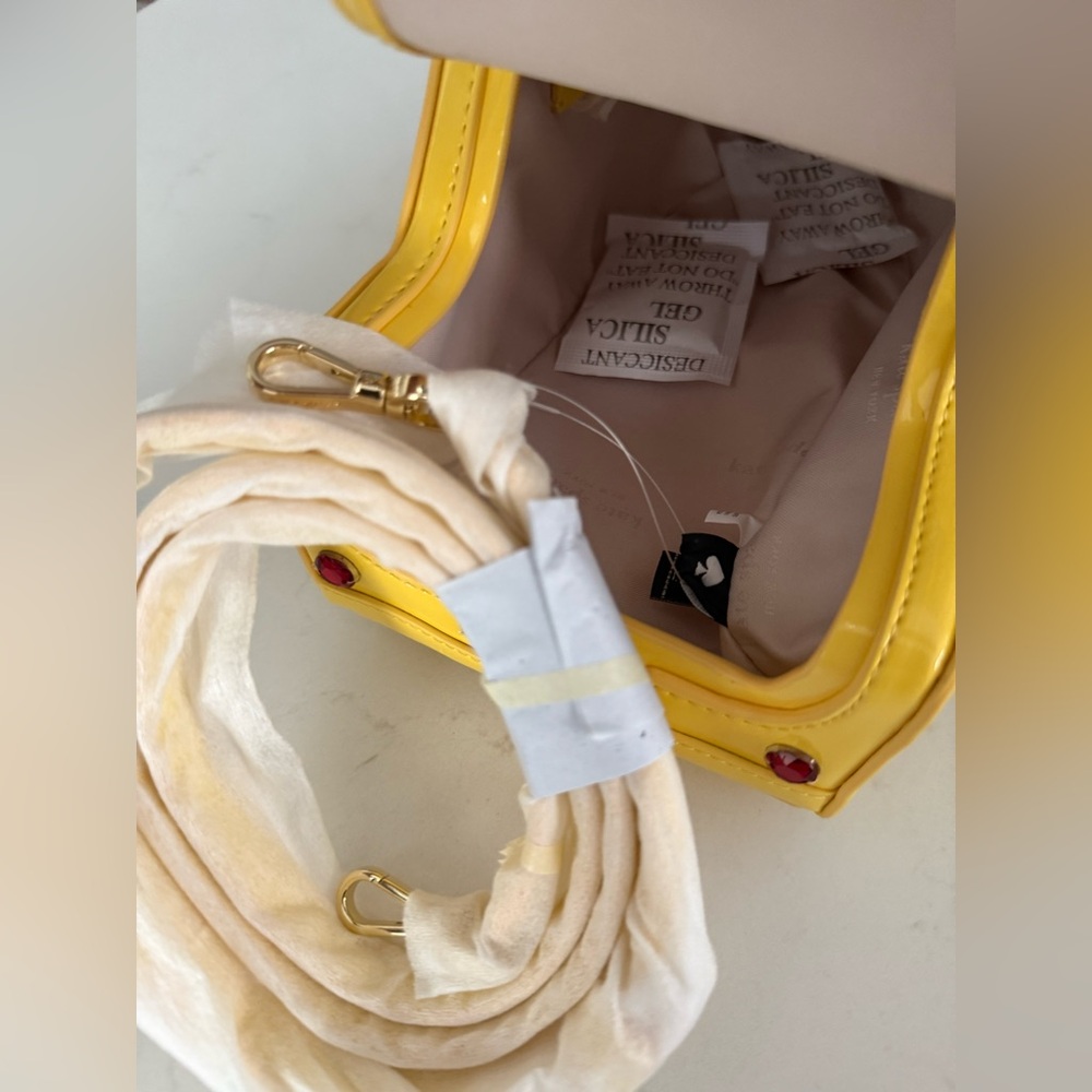 Kate Spade NYC 3D Taxi New York Big Apple Crossbody Bag ~ NWT, Collectible Item - Picture 8 of 14